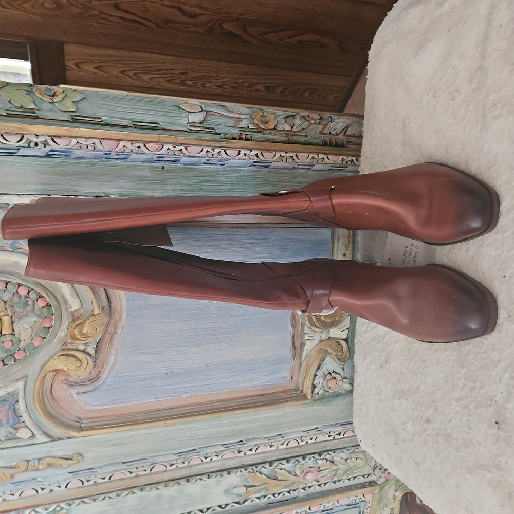 Chic Brown To the Knee Boots